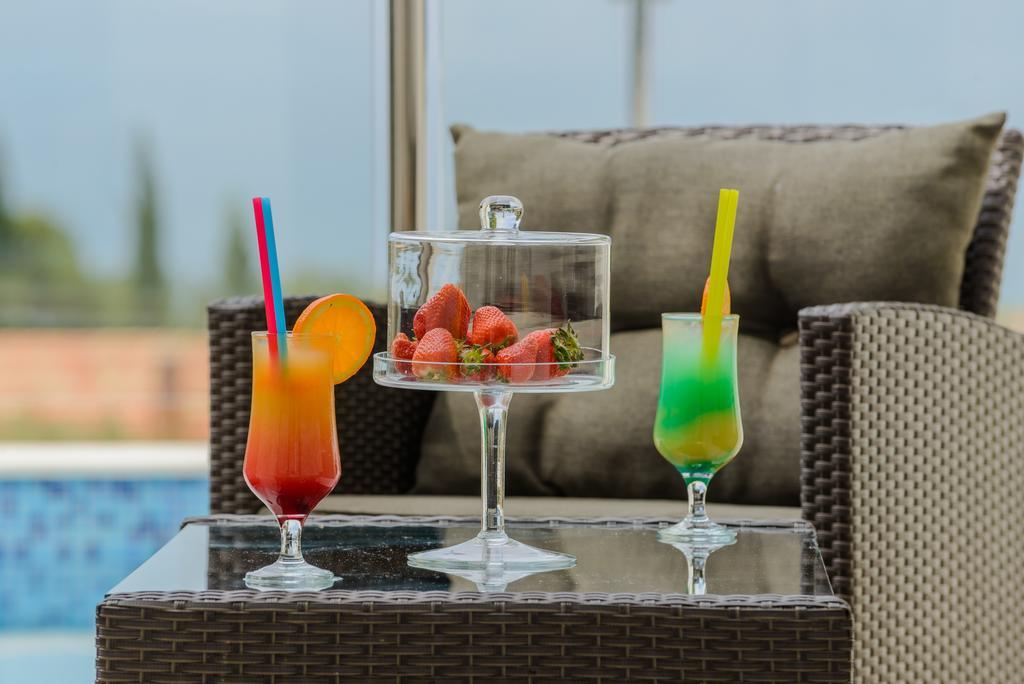 Tandem Apartments With Swimming Pool ซัฟทัท ภายนอก รูปภาพ