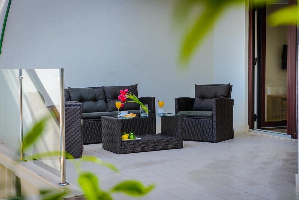 Tandem Apartments With Swimming Pool ซัฟทัท ภายนอก รูปภาพ