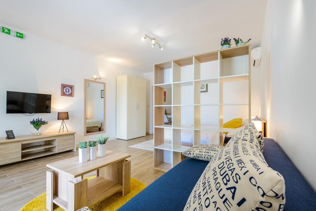 Tandem Apartments With Swimming Pool ซัฟทัท ภายนอก รูปภาพ